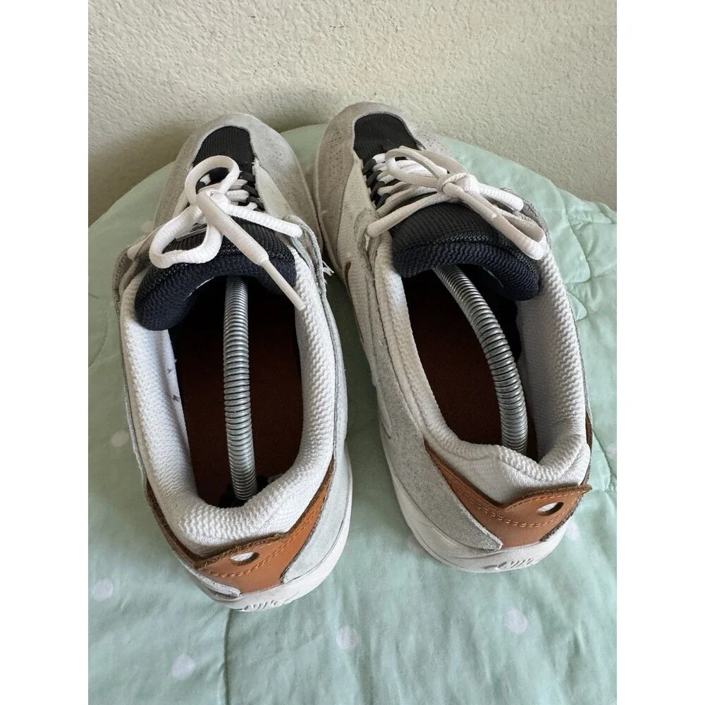 Nike SB Vertebrae sneakers in the Summit White and Monarch Mens Size 11